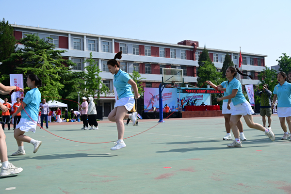 举办迎新趣味文体活动(图1)