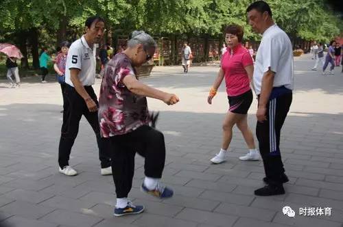 社区运动会居民齐上阵(图1)